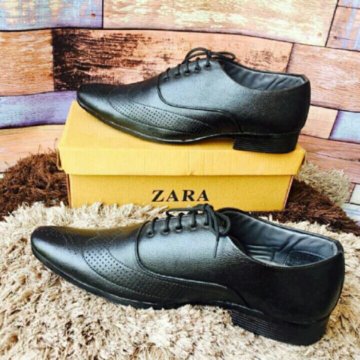 Branded smart shoes for Formal and semi Formal wearing....
Sizes 6-10
with org box

