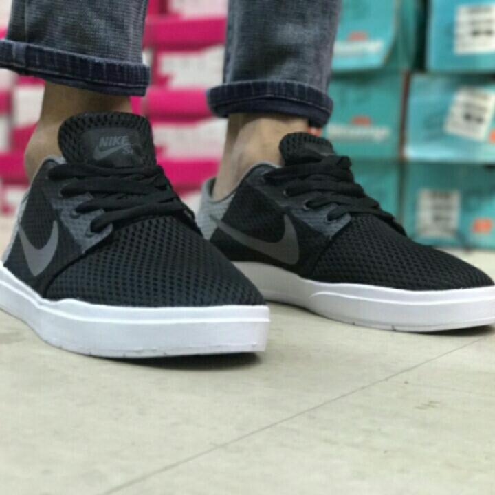 Tommy hilfiger 
Size 6-10 
