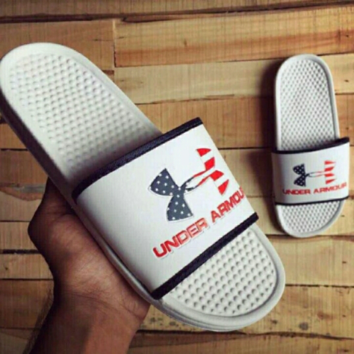😍Slippers 

41 -44 
