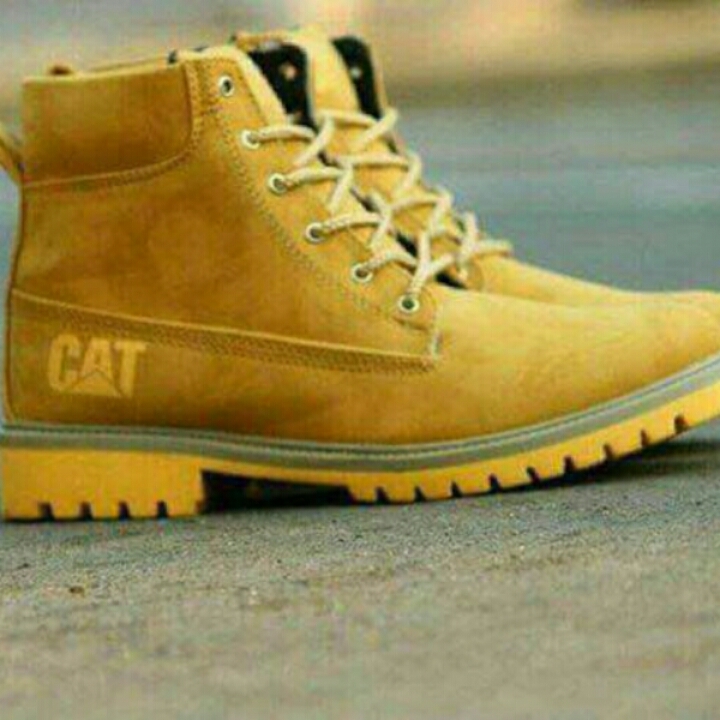 Cat 
#High ankle shoes
#7a quality
#Too high comfort
#Suede leather 
#Sizes 6-10
💎