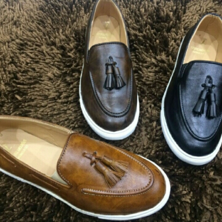 Super glamourous shoe 

Size 6-10 
