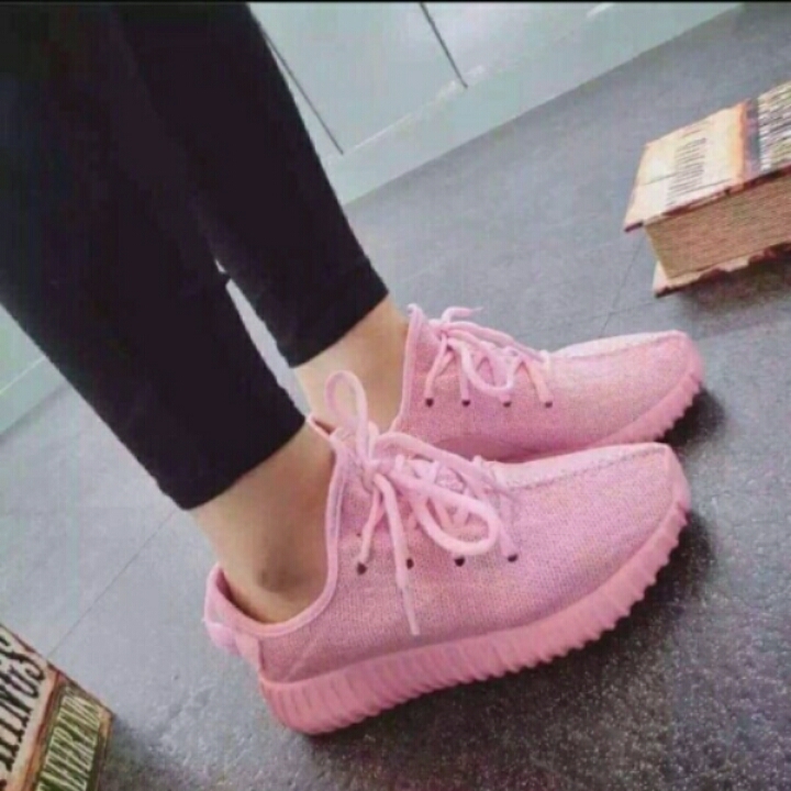 Yeezy casuals for girls 
😍😍😍😍😍😍😍

36-40

