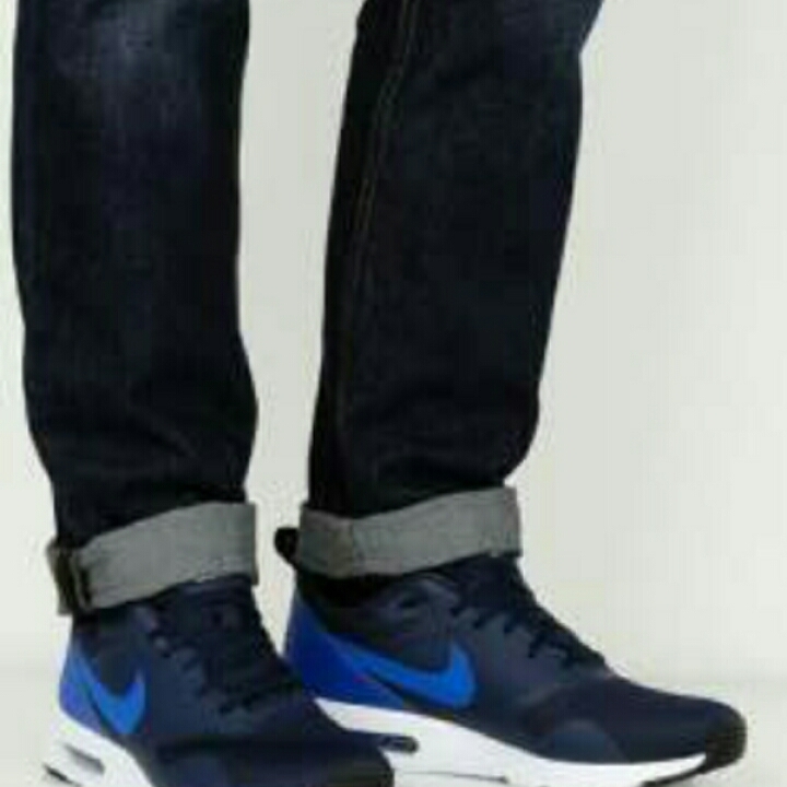 *NIKE TAVAS*
SIZES- 41X45 IN ALL COLOURS

41 - 7 UK
42 - 7.5UK
43 - 8.5 UK
44 - 9 UK
45 - 10UK

