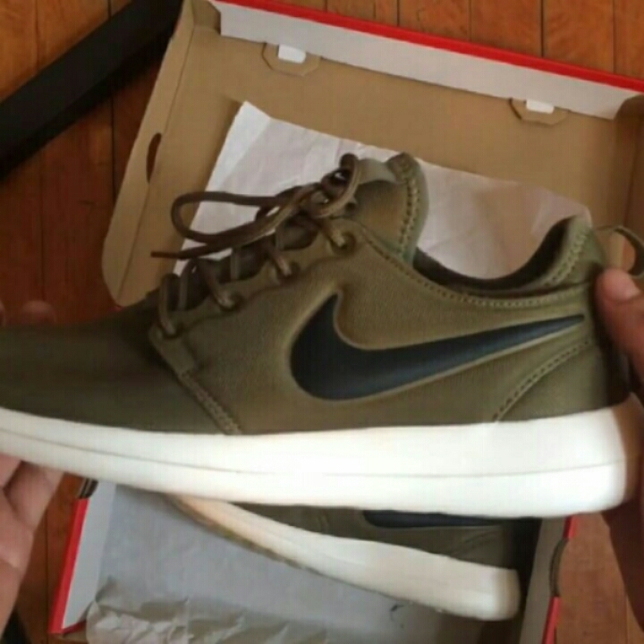 👉🏻 Nike Rosh 2 Mens
1st copy Shoes
Size:- 6-10
