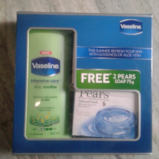 Vaseline intensive care with free 2 pears