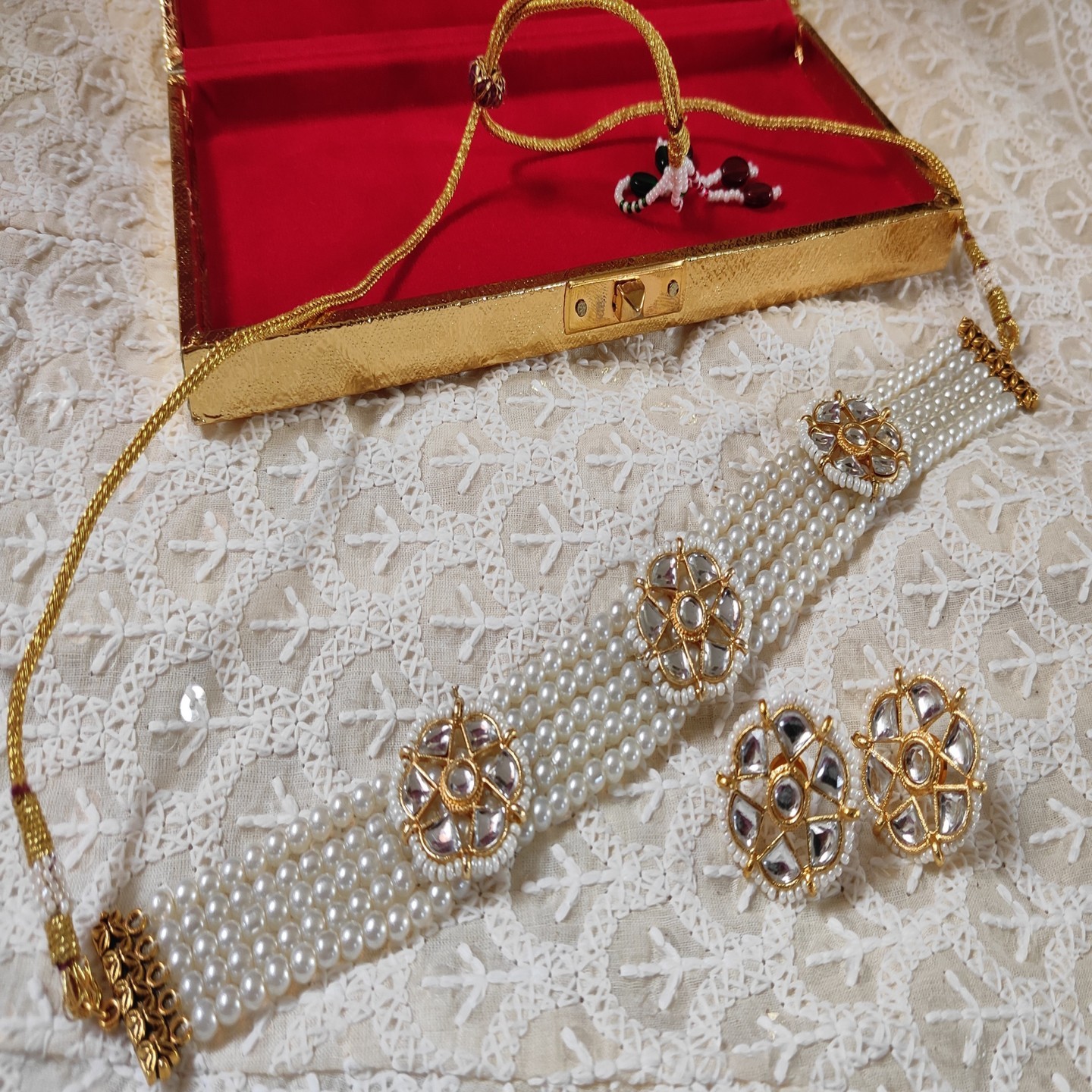 Three flower Kundan Choker