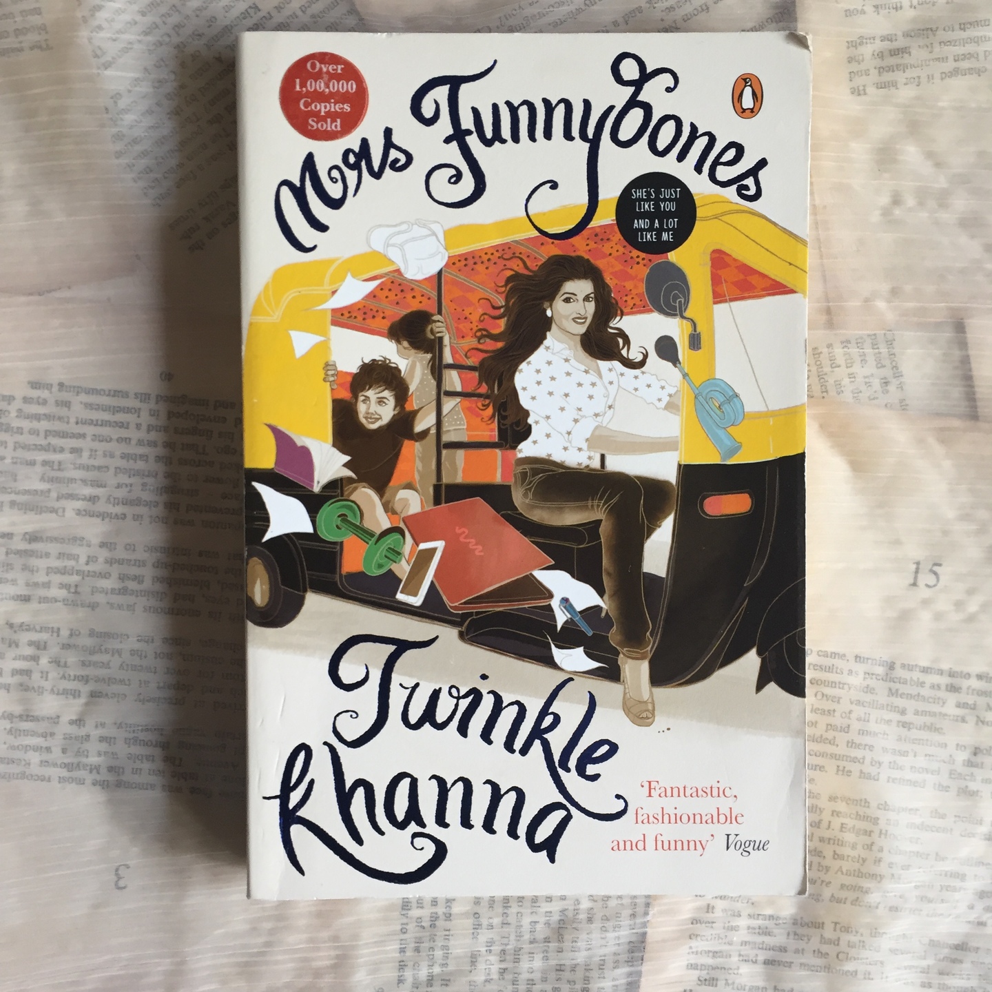 Mrs Funny Bones by Twinkle Khanna [Paperback]