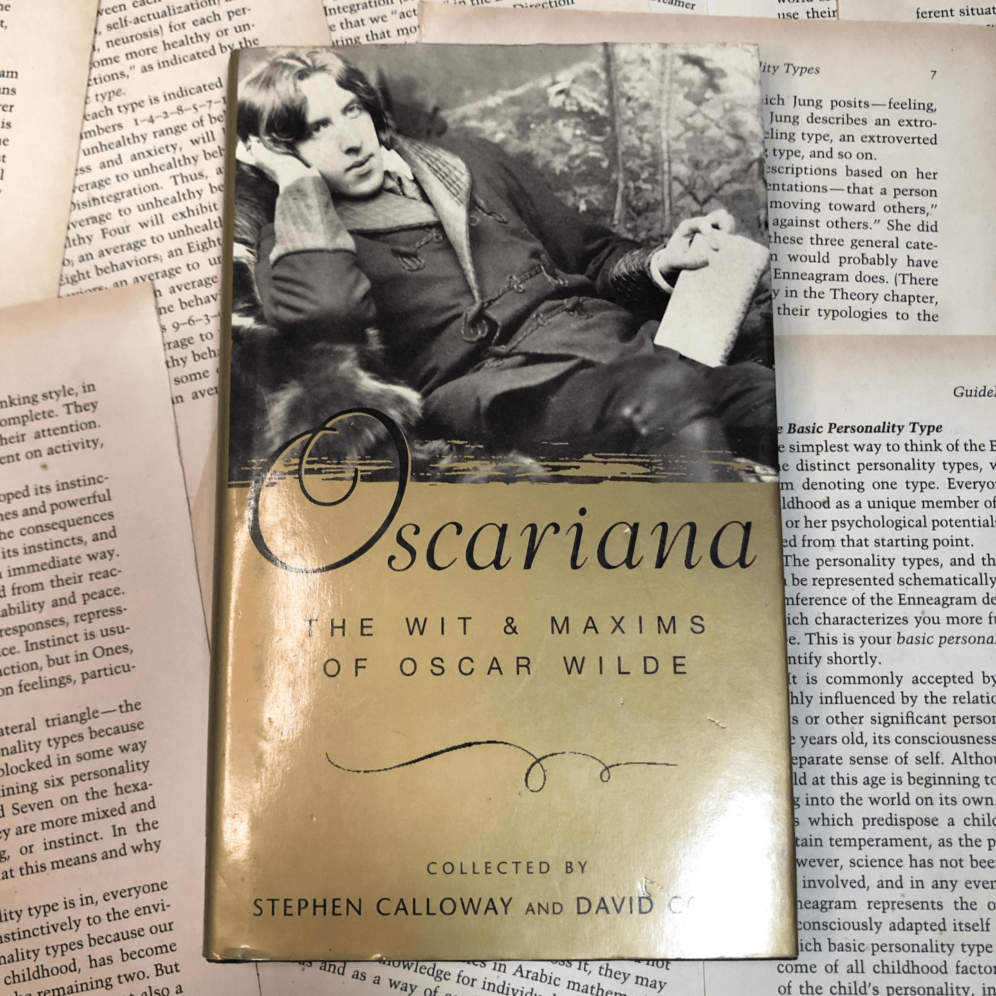Oscariana - The Wit and Maxims of Oscar Wilde by Stephen Colloway and David Colvin [Hardcover]