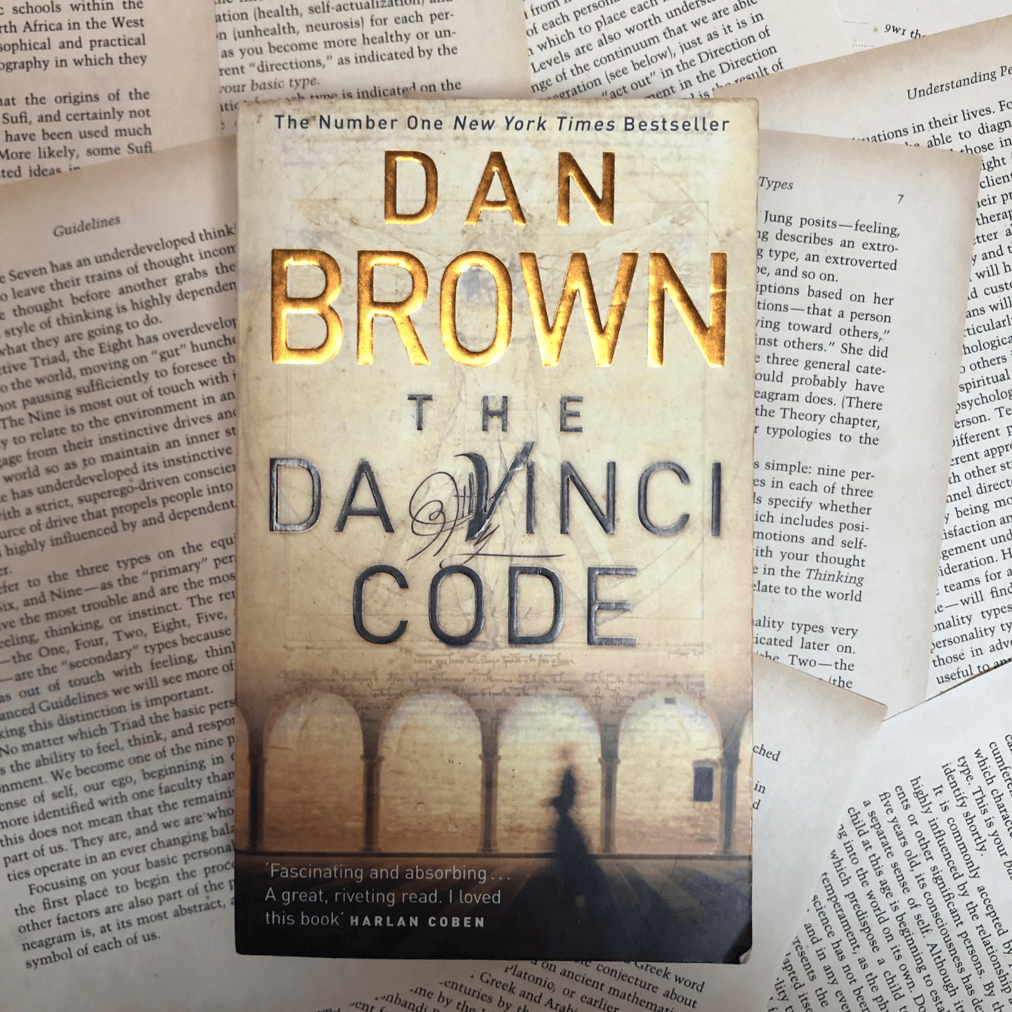 The Da Vinci Code by Dan Brown [Paperback]