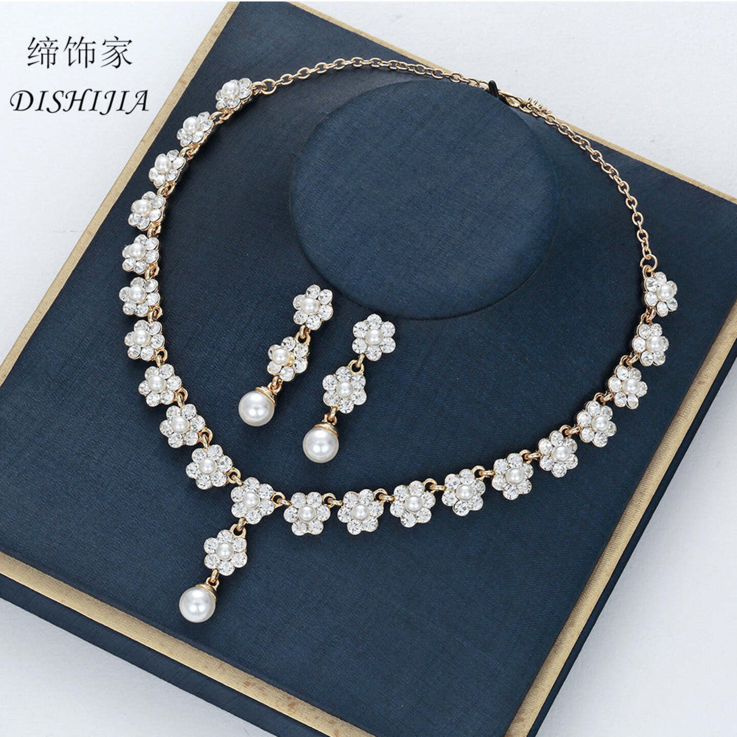 Drushila Pendent & Earring Set DY09