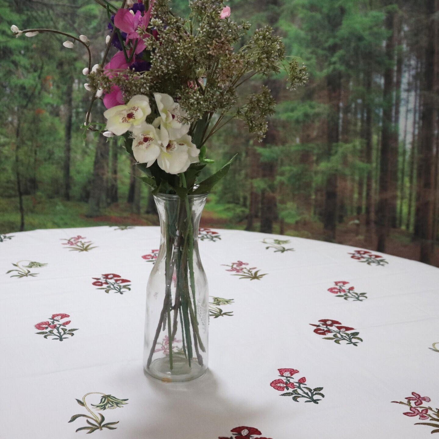 Vasant 180cms x 180cms Round Table Cloth