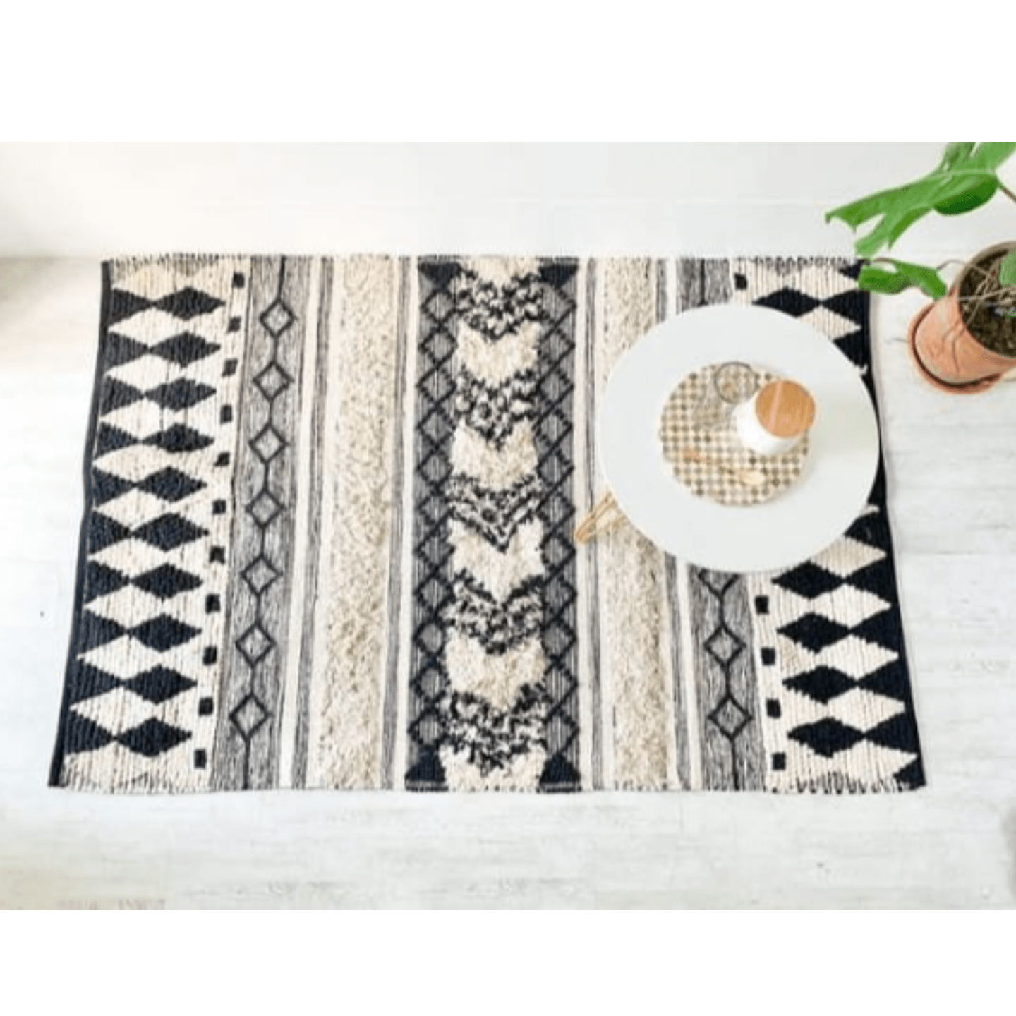 Monochrome 4ftx6ft Moroccan Shaggy Rug