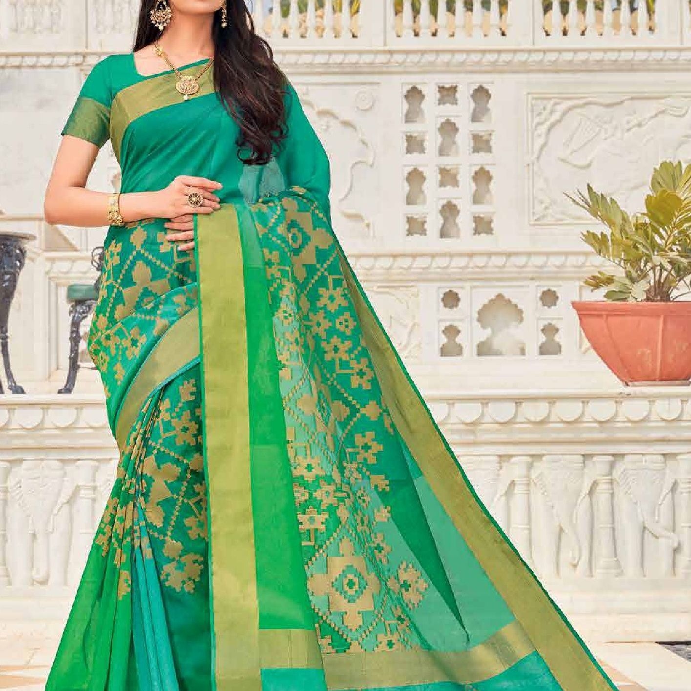 Beautiful Traditional Looking Banarasi Silk Sarees With Zari Thread Work.
