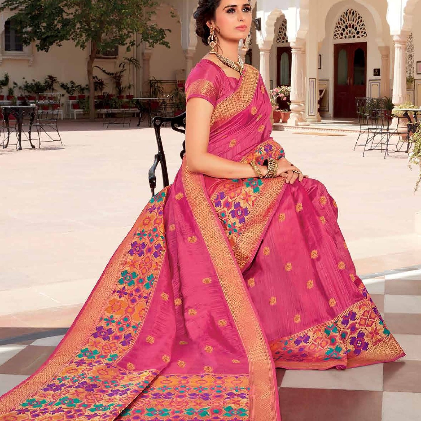 Beautiful Traditional Looking Banarasi Silk Sarees With Zari Thread Work.