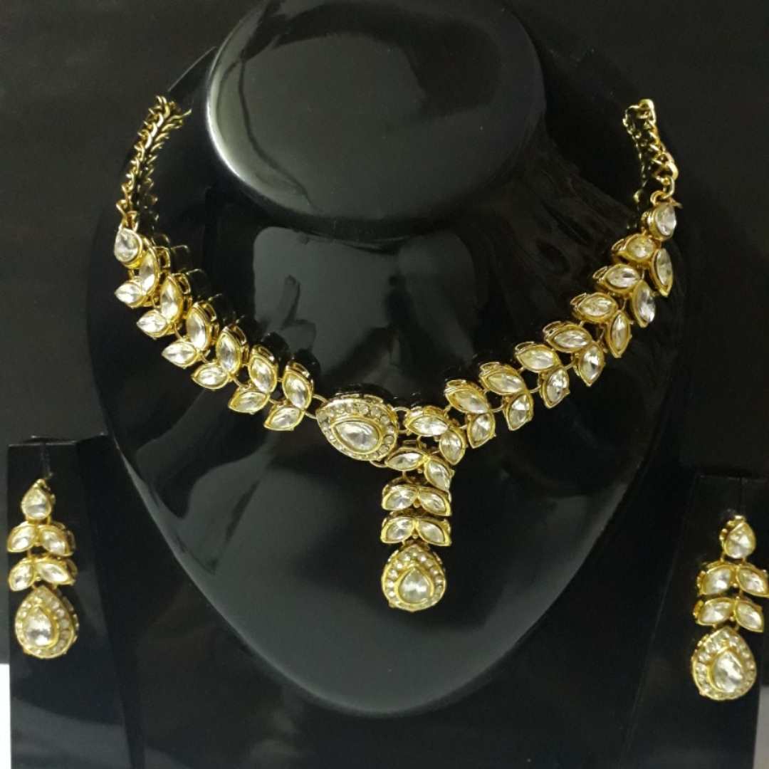 kundan necklace set with beautiful earnings