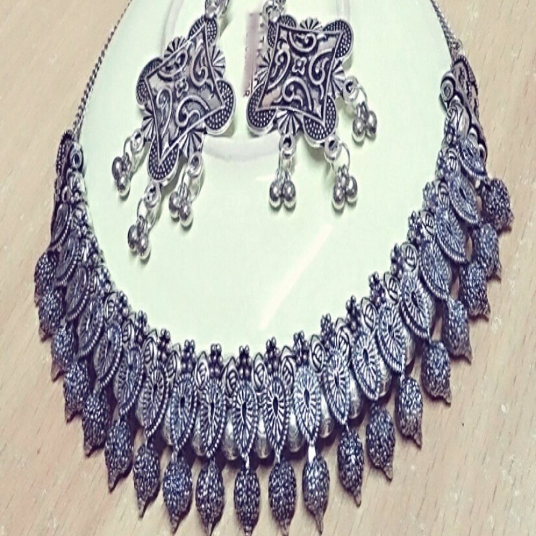 reversible neckpiece