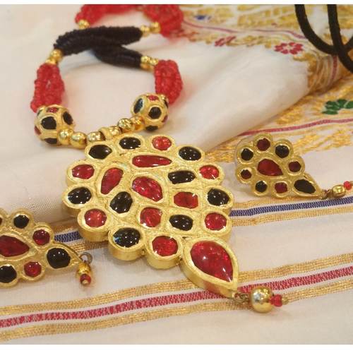 Dugdugi in Red & Black Stone