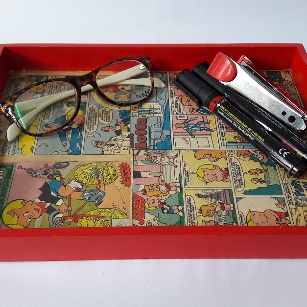 Comic tray