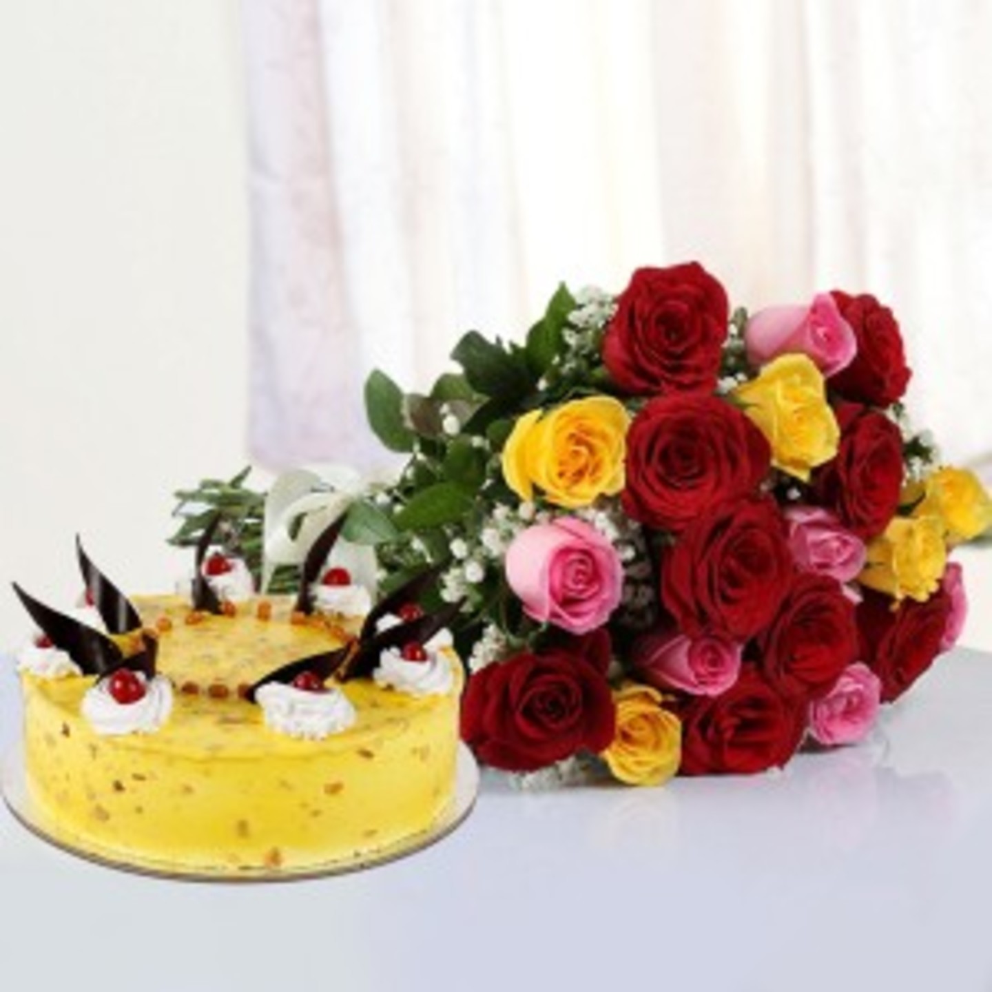 pineapple_cake_with_mix_roses