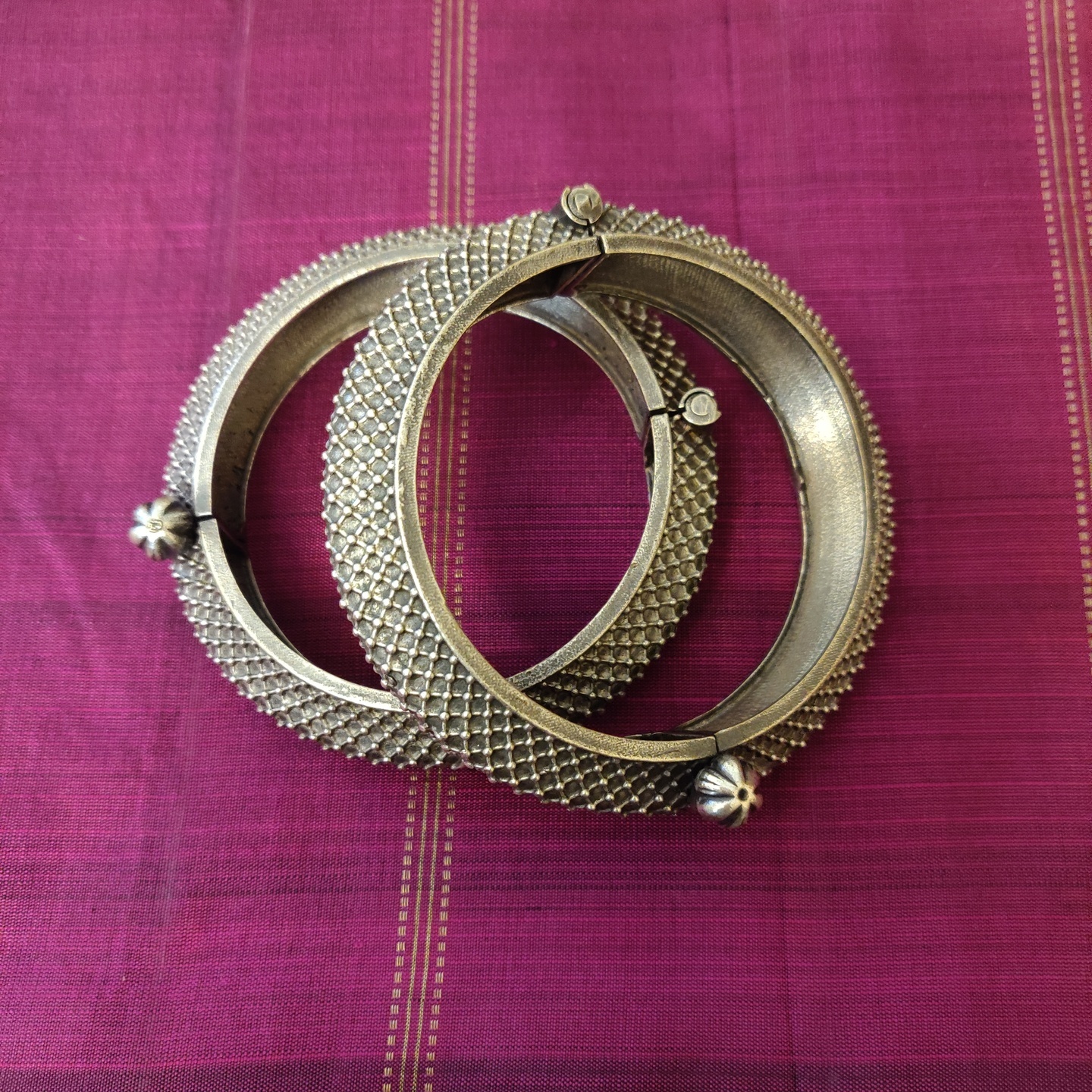 Silver Look Alike Bracelet  per bracelet