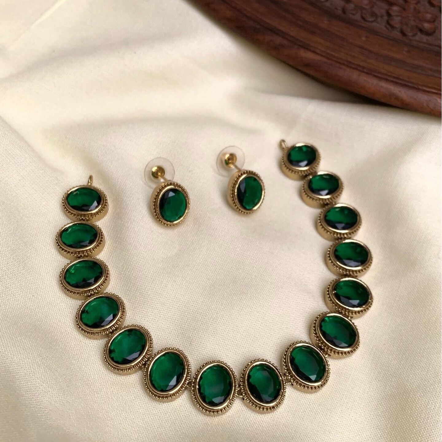 Emerald Green Set in Victorian Finish