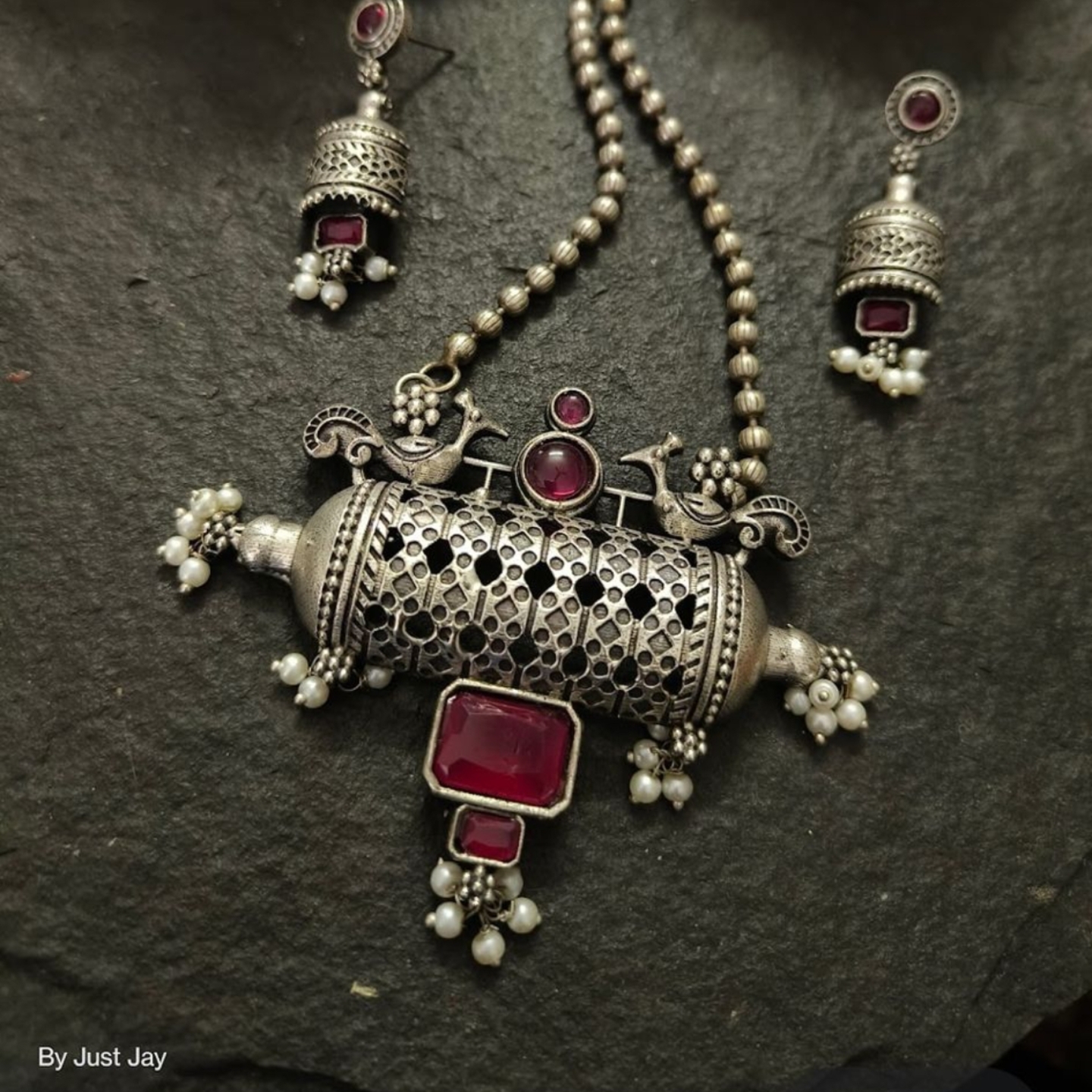 Red stone pendant with Earrings