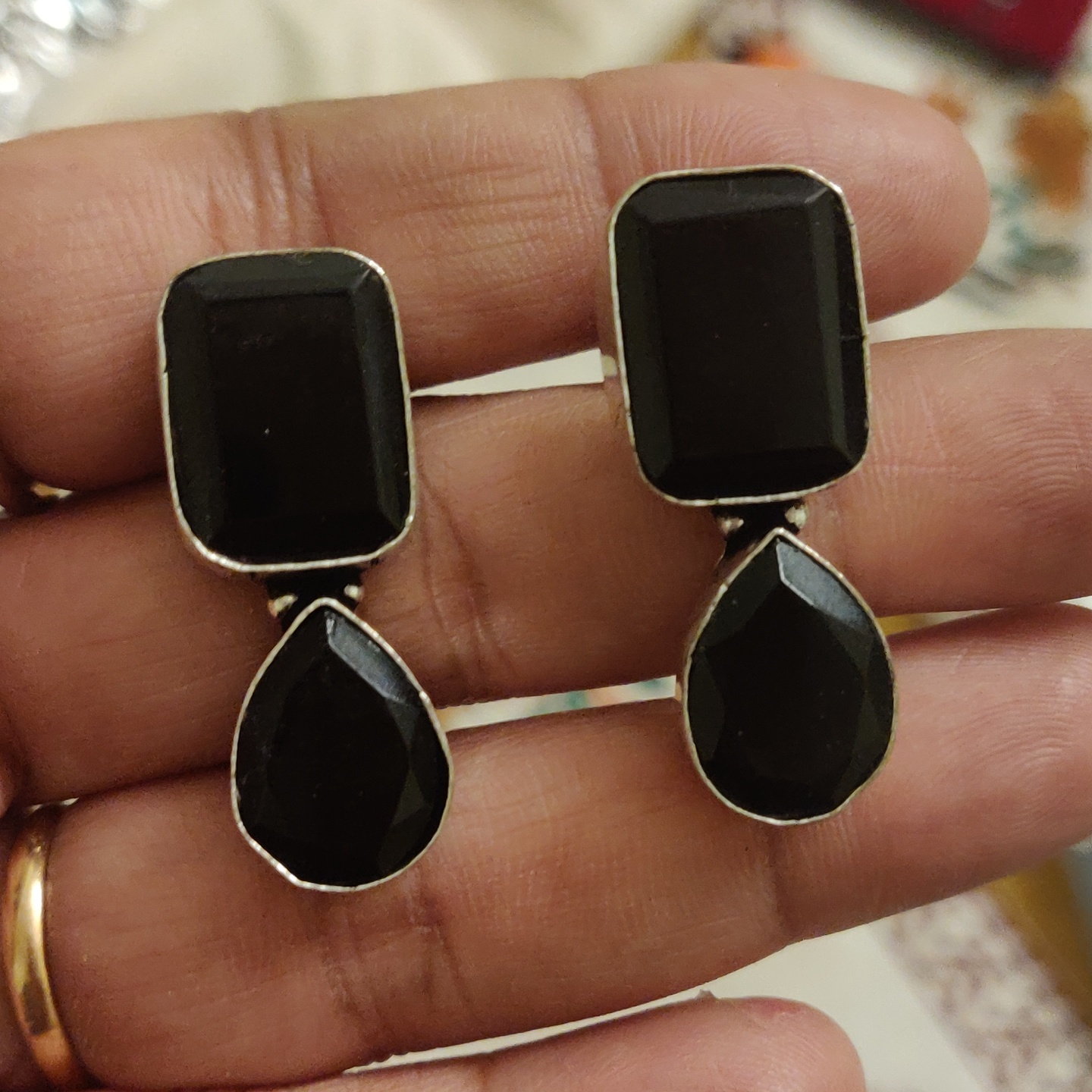 Black Eardrops