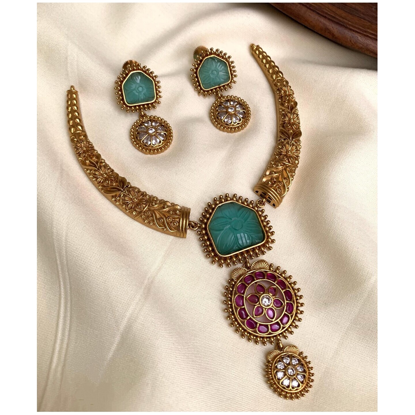 Hasli Set in Antique Finish