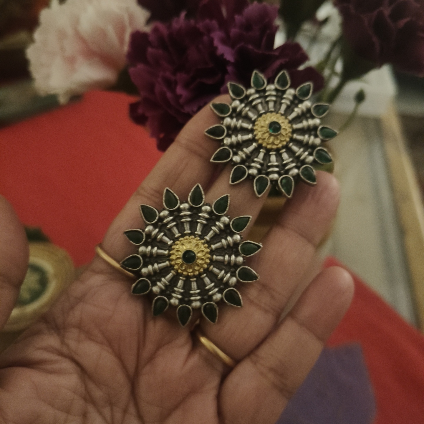 Dual tone earstuds