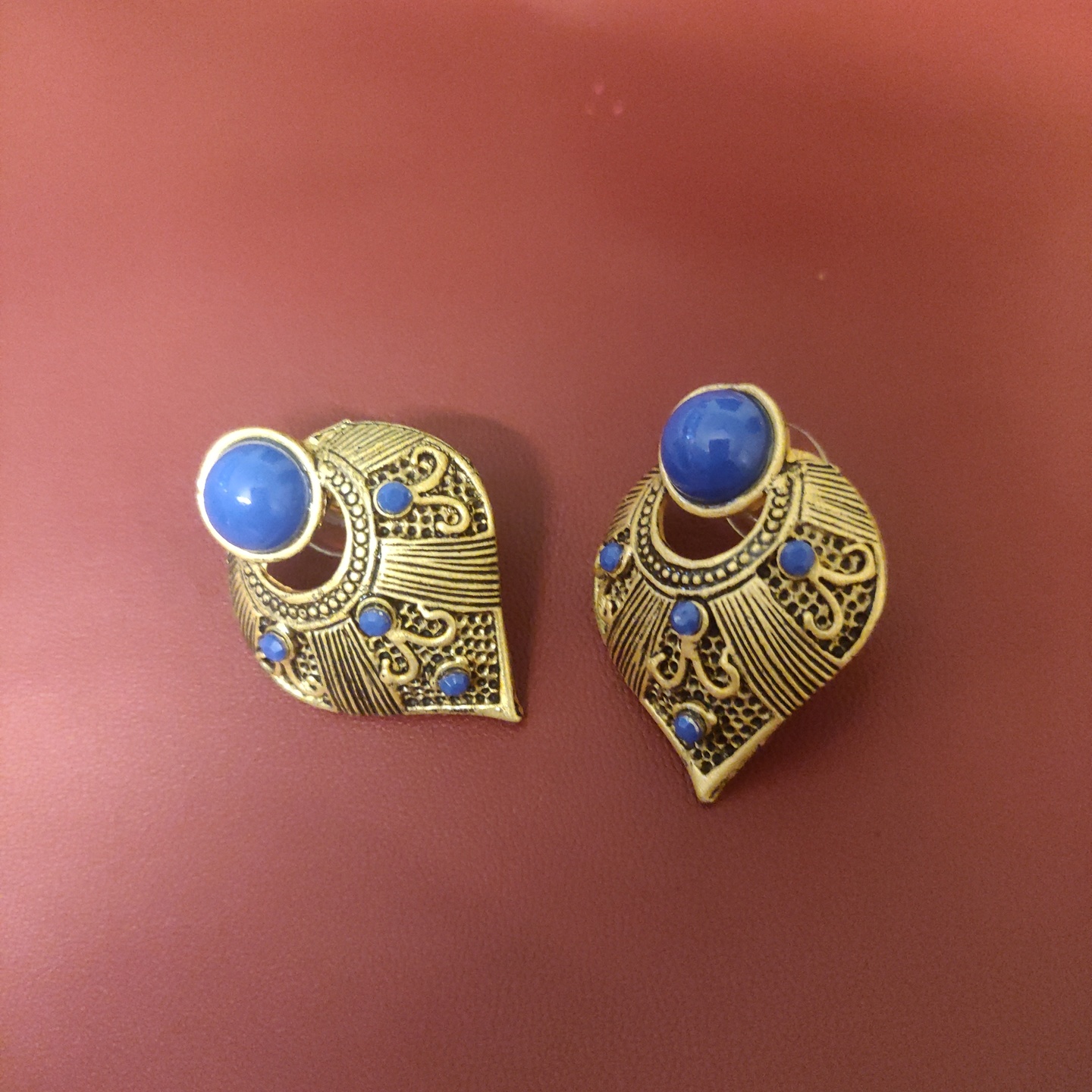 Earstuds in Matte Gold Finish
