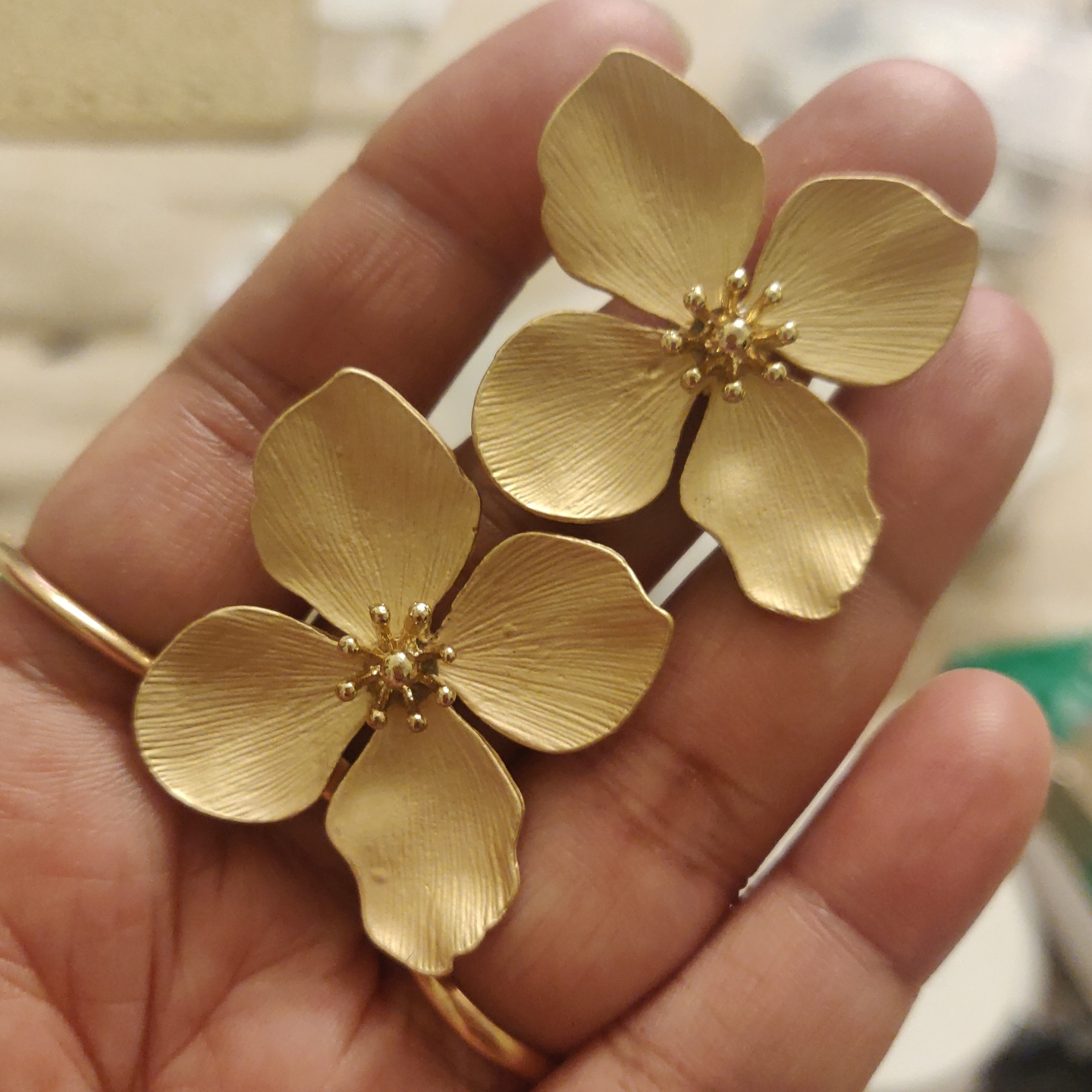 Flower Earring in Gold Tone