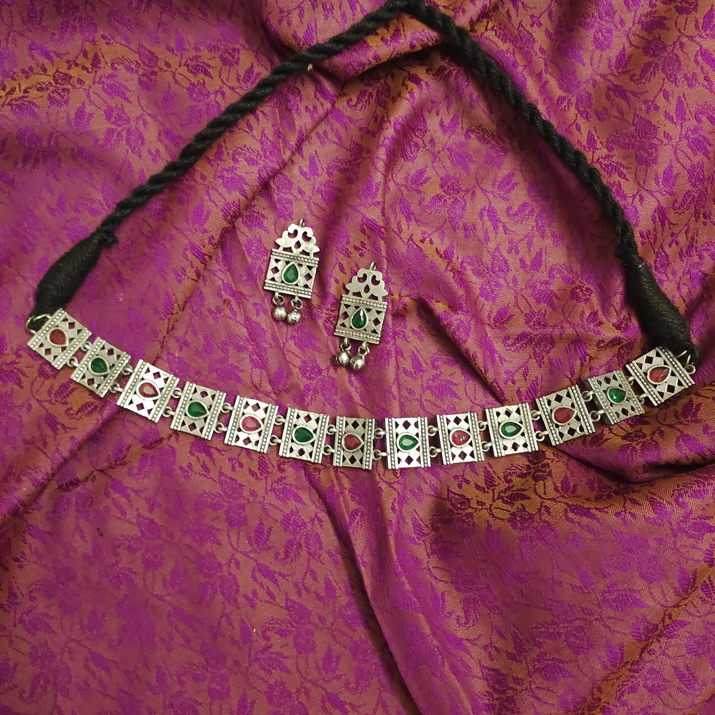 Choker Set in Silver Replica
