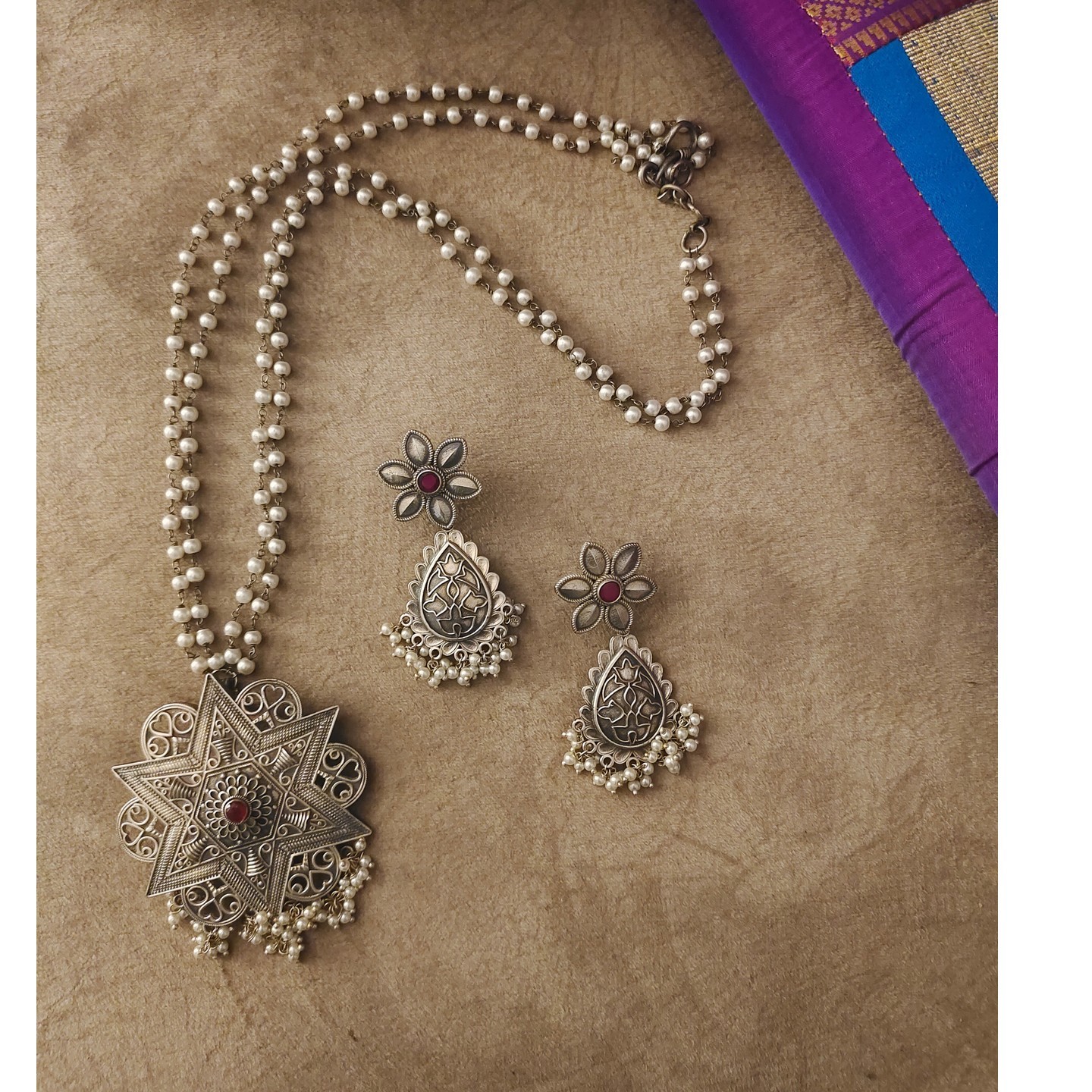 Necklace Set in Silver Replica
