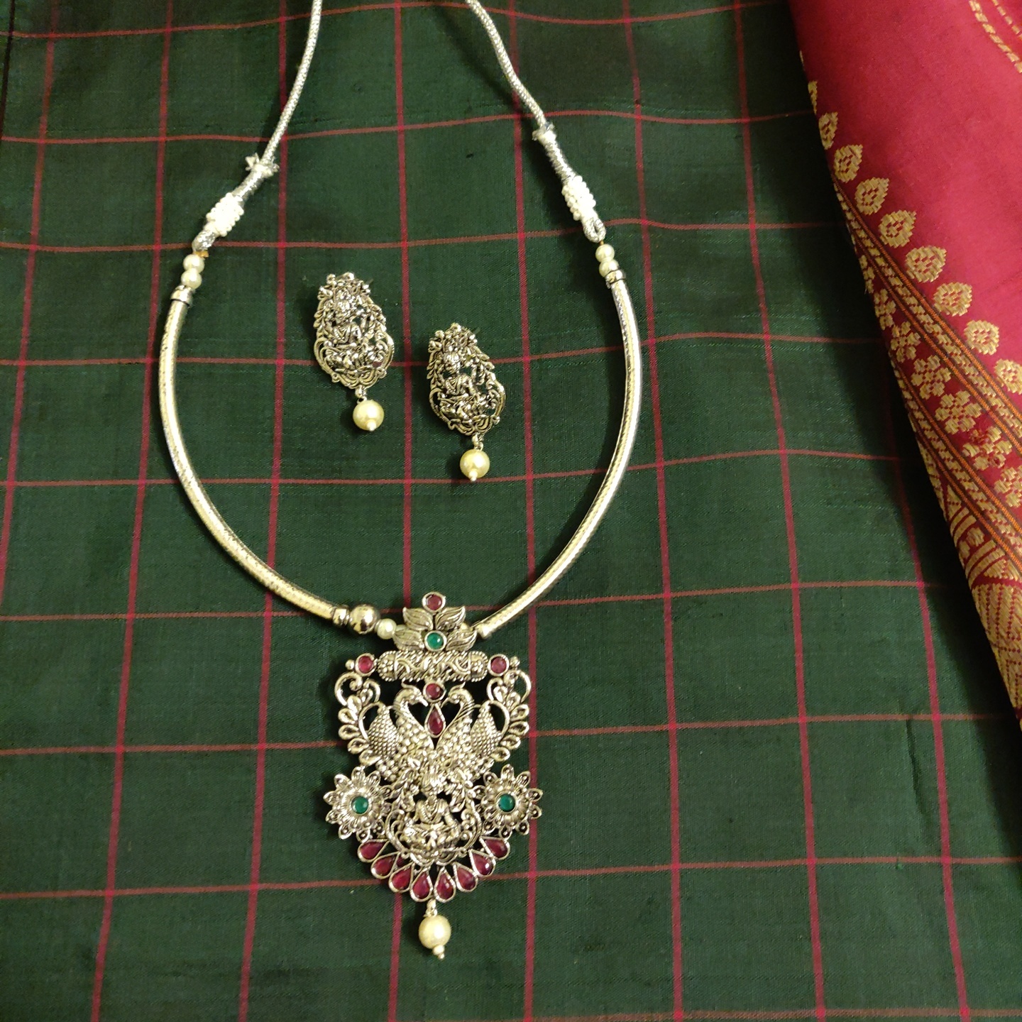 Lakshmi Hasli with Earrings