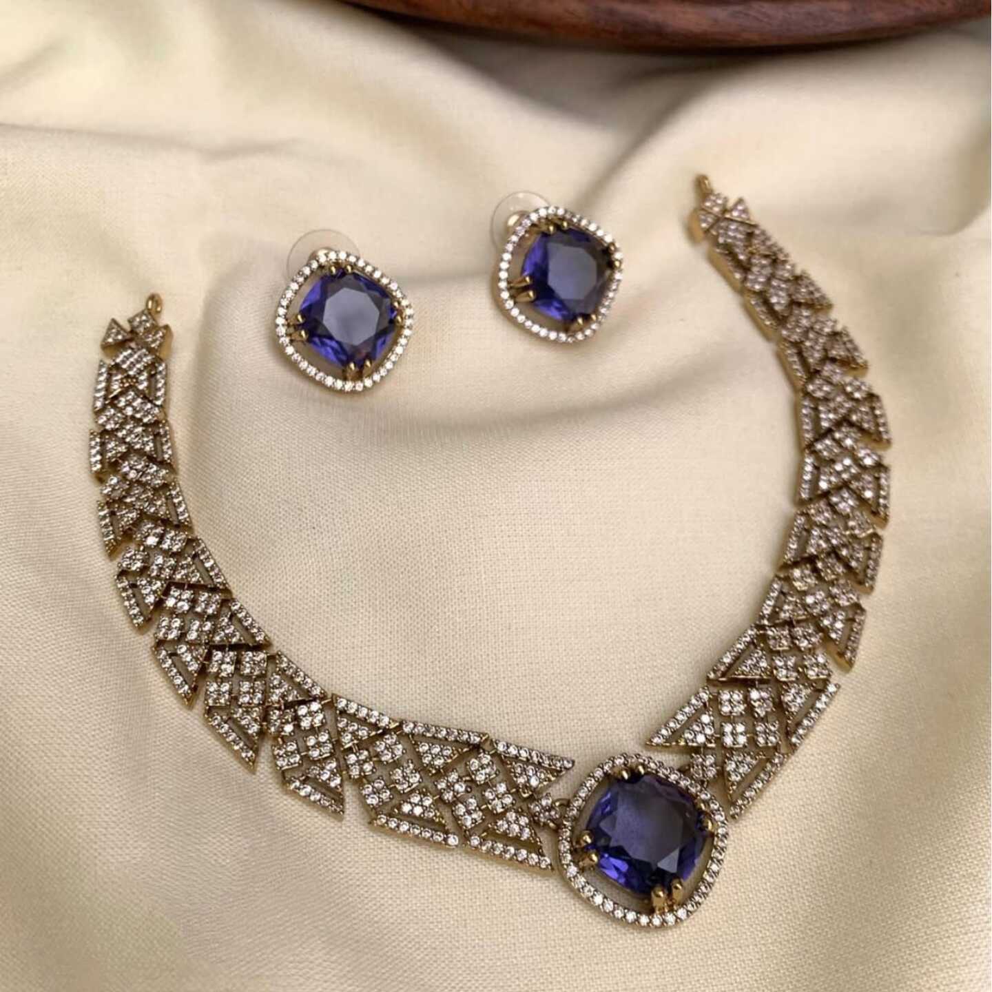 Victorian Finish Necklace Set 