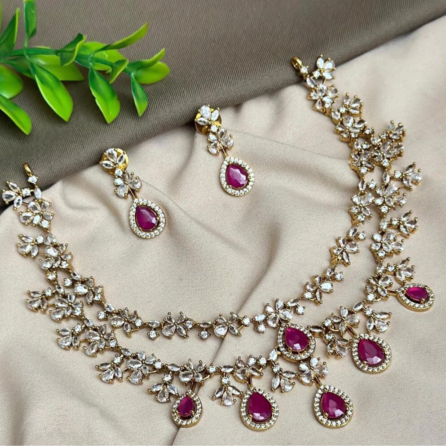 Necklace Set in Victorian Finish