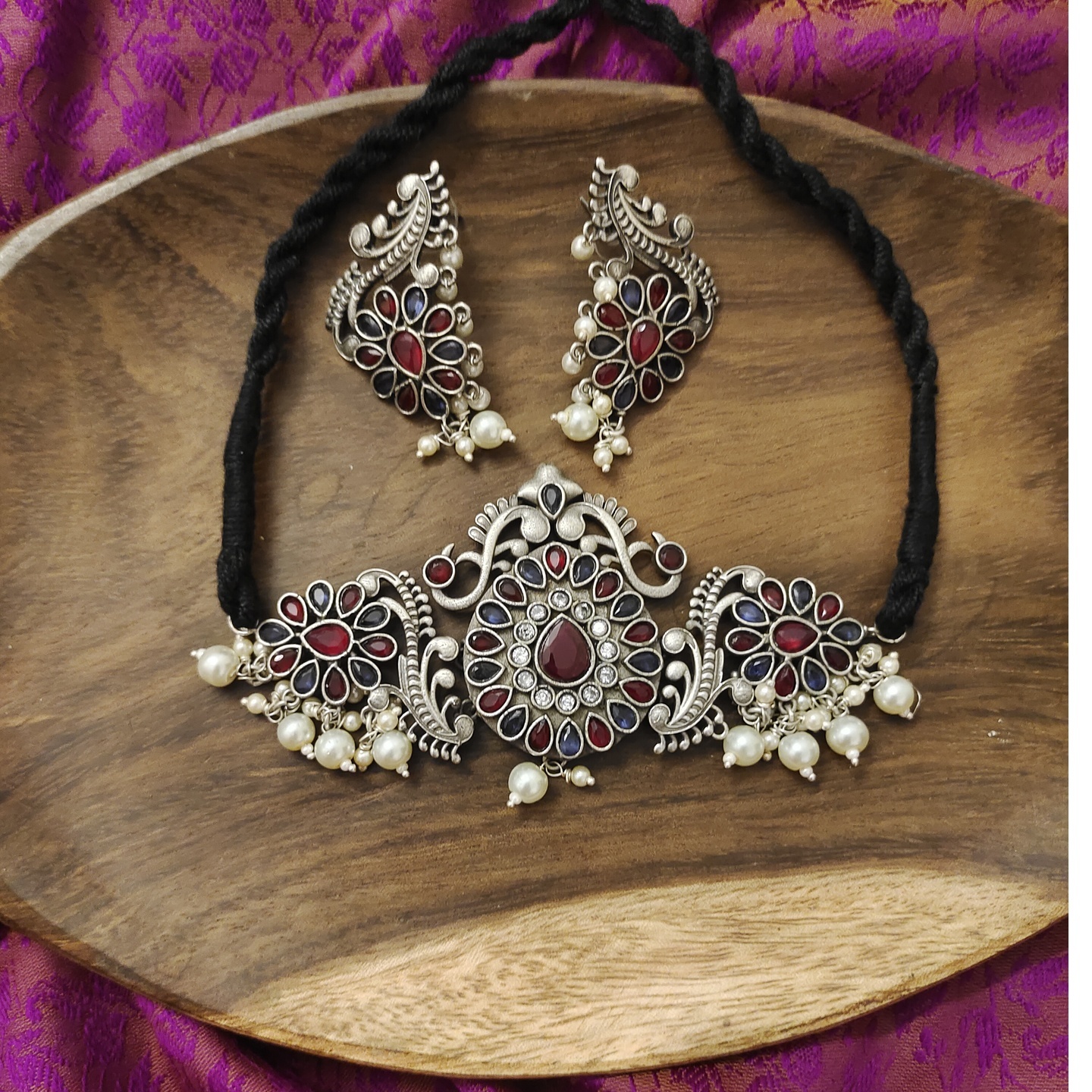 Choker Set in Silver Replica