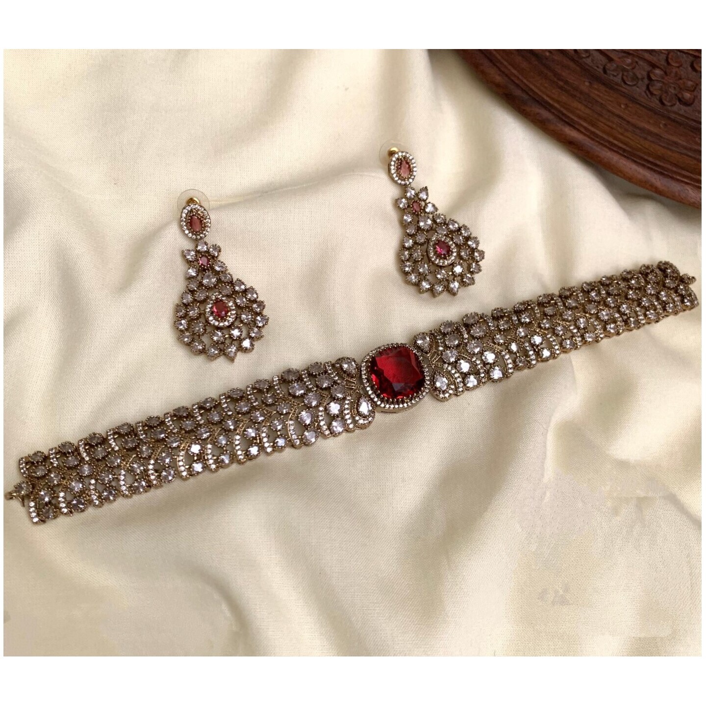 Victorian Finish Choker Set