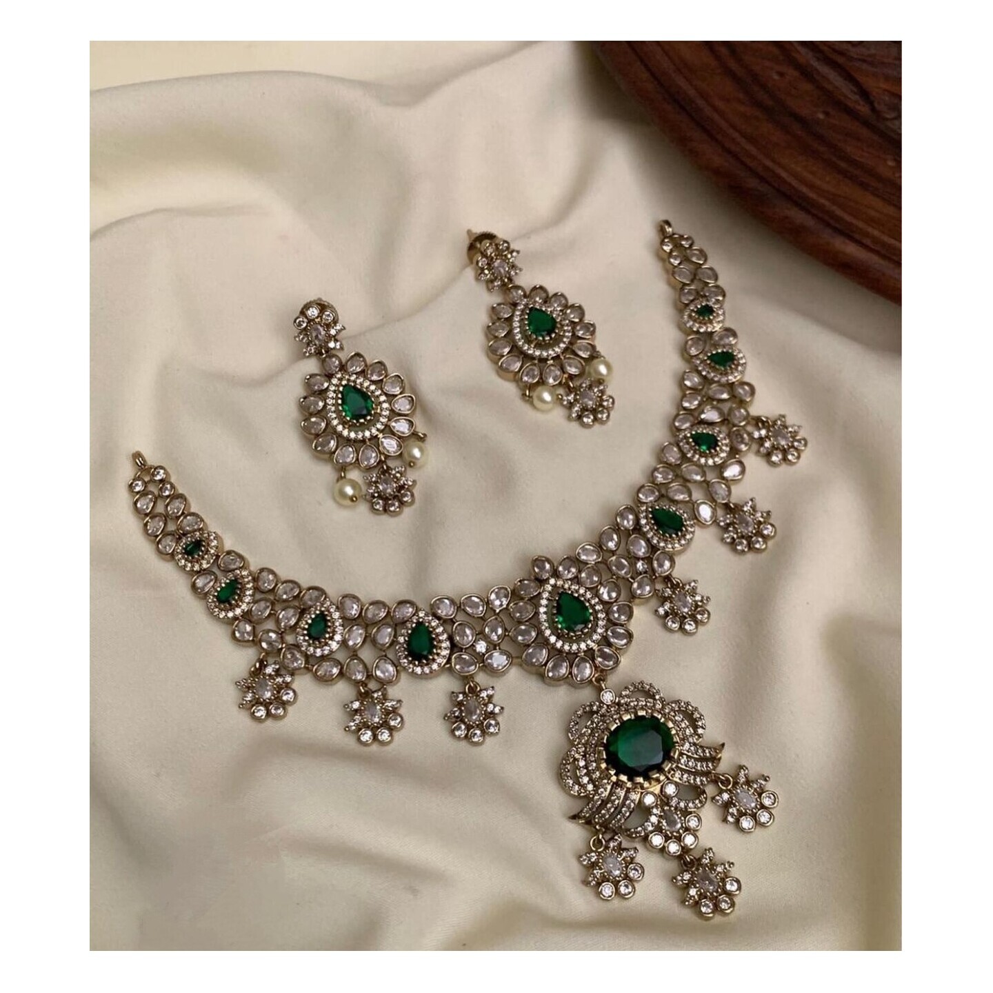 Victorian Finish Ruby Green Set