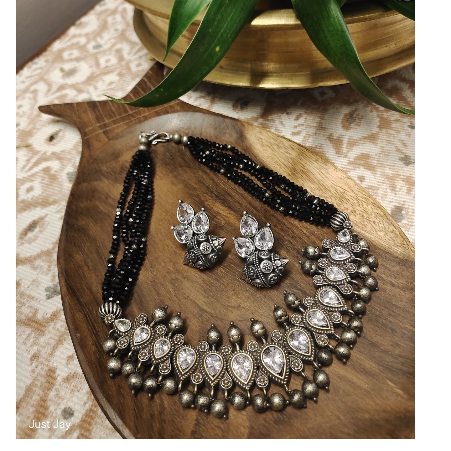 Short Necklace with White Stone & Earstuds