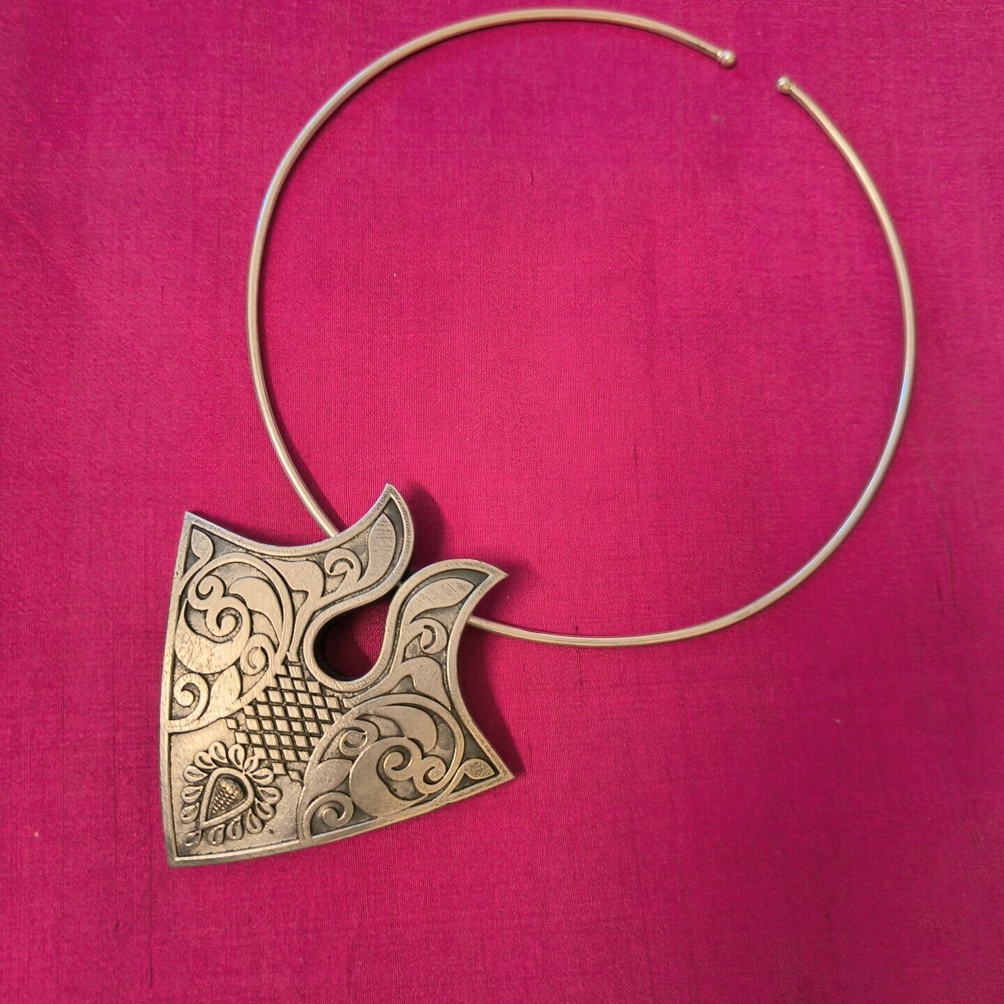 Statement Pendant on Hasli
