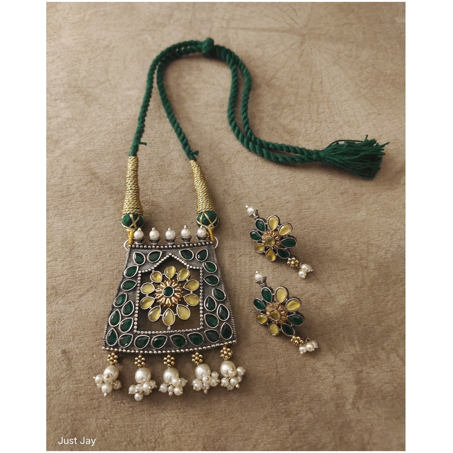 Pendant Set on Green Dori