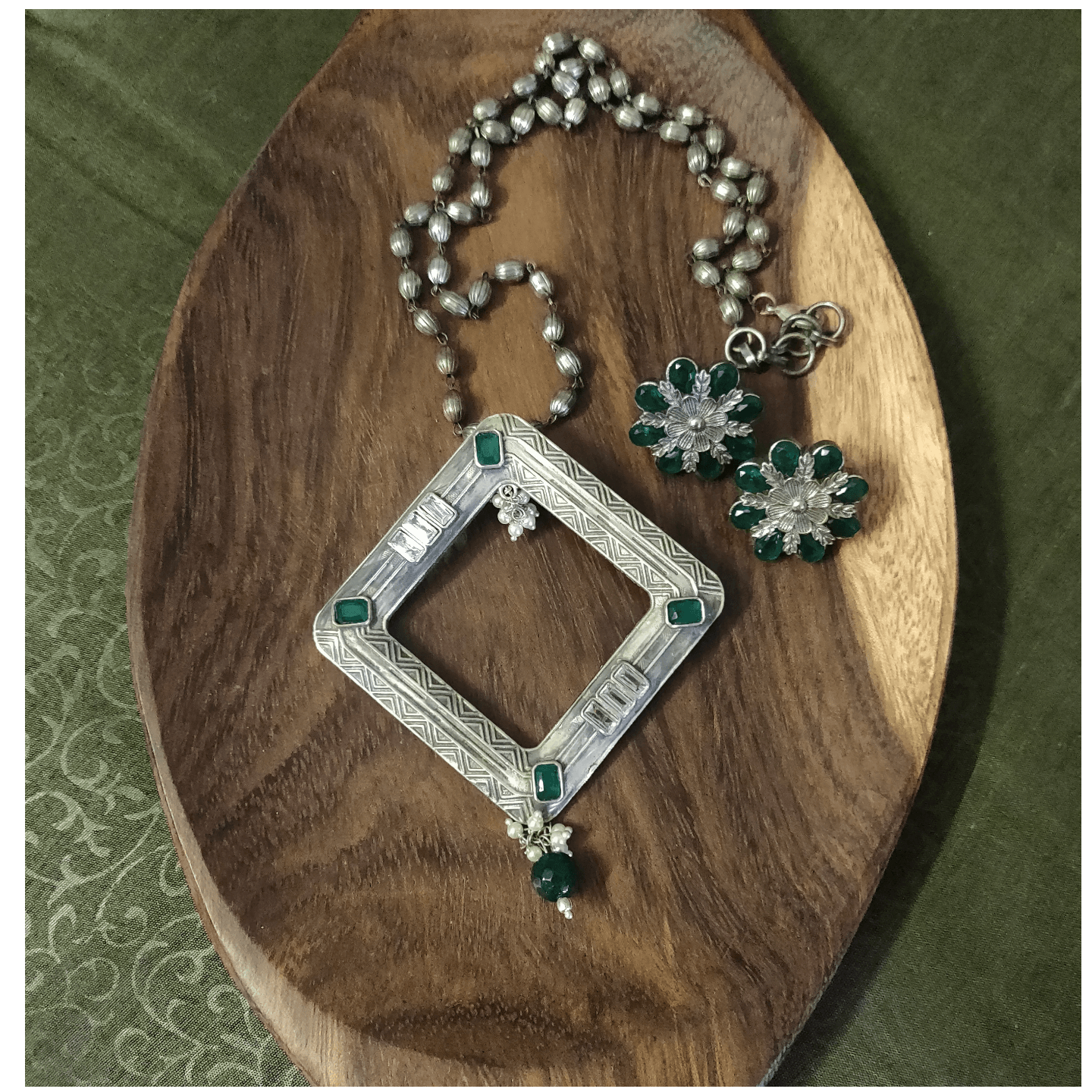 Statement Pendant with Matching Earstuds