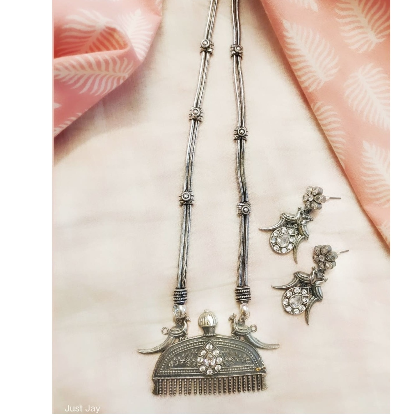 Classic Comb Necklace