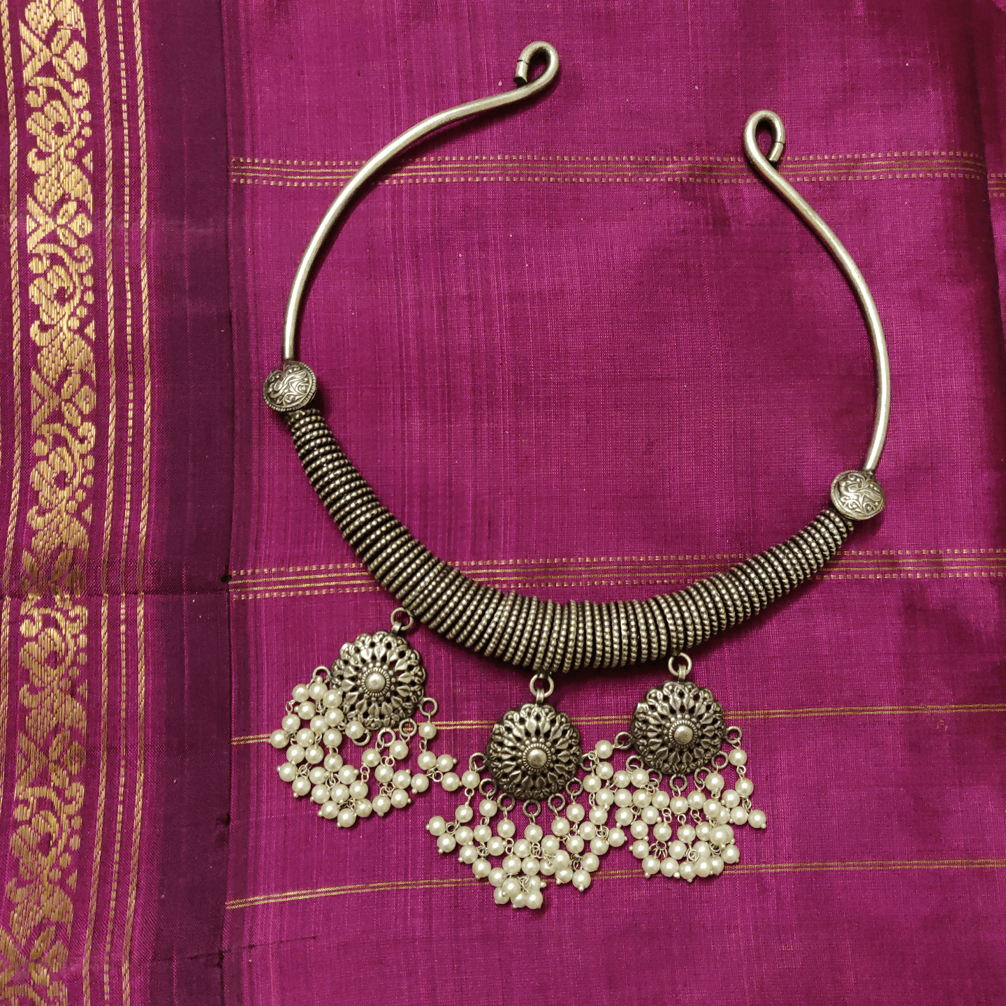 Statement Hasli with Pearl Clusters