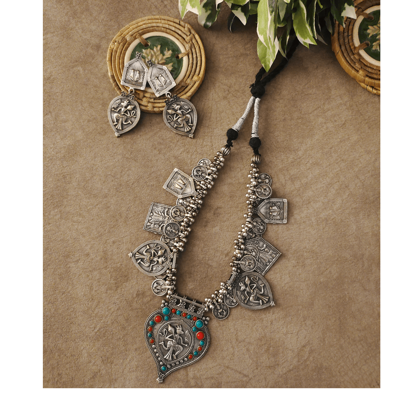 Necklace Set in Silver Replica