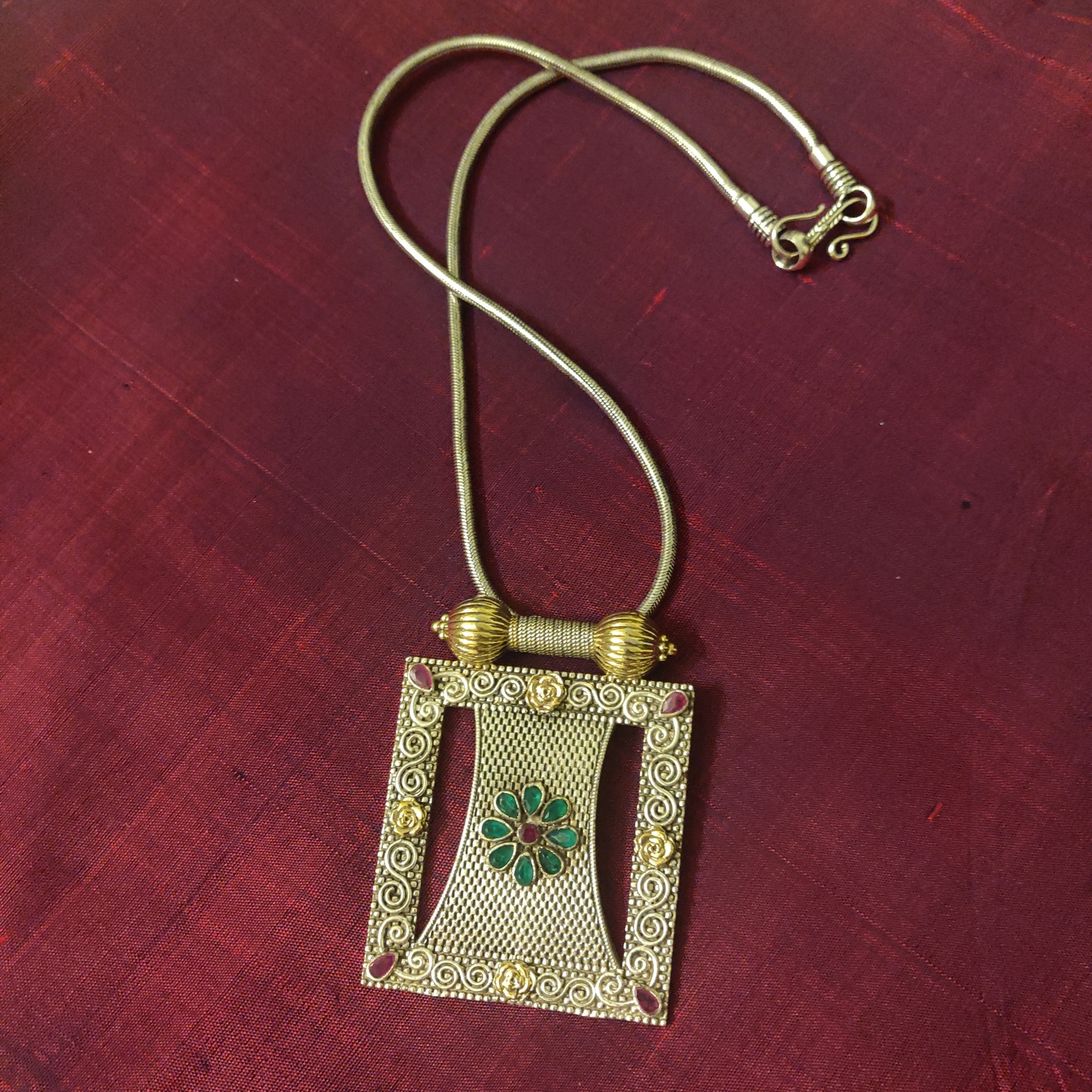 Statement Pendant in Dual Tone 