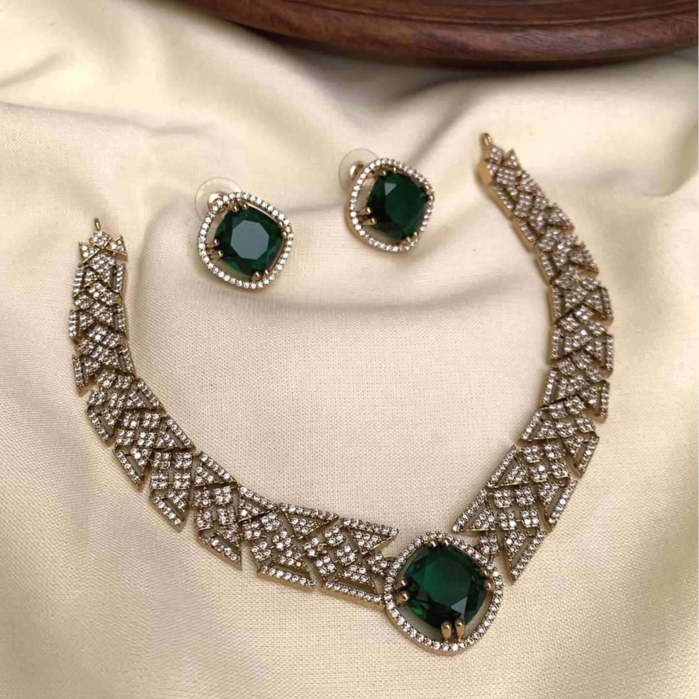 Victorian Finish Necklace Set