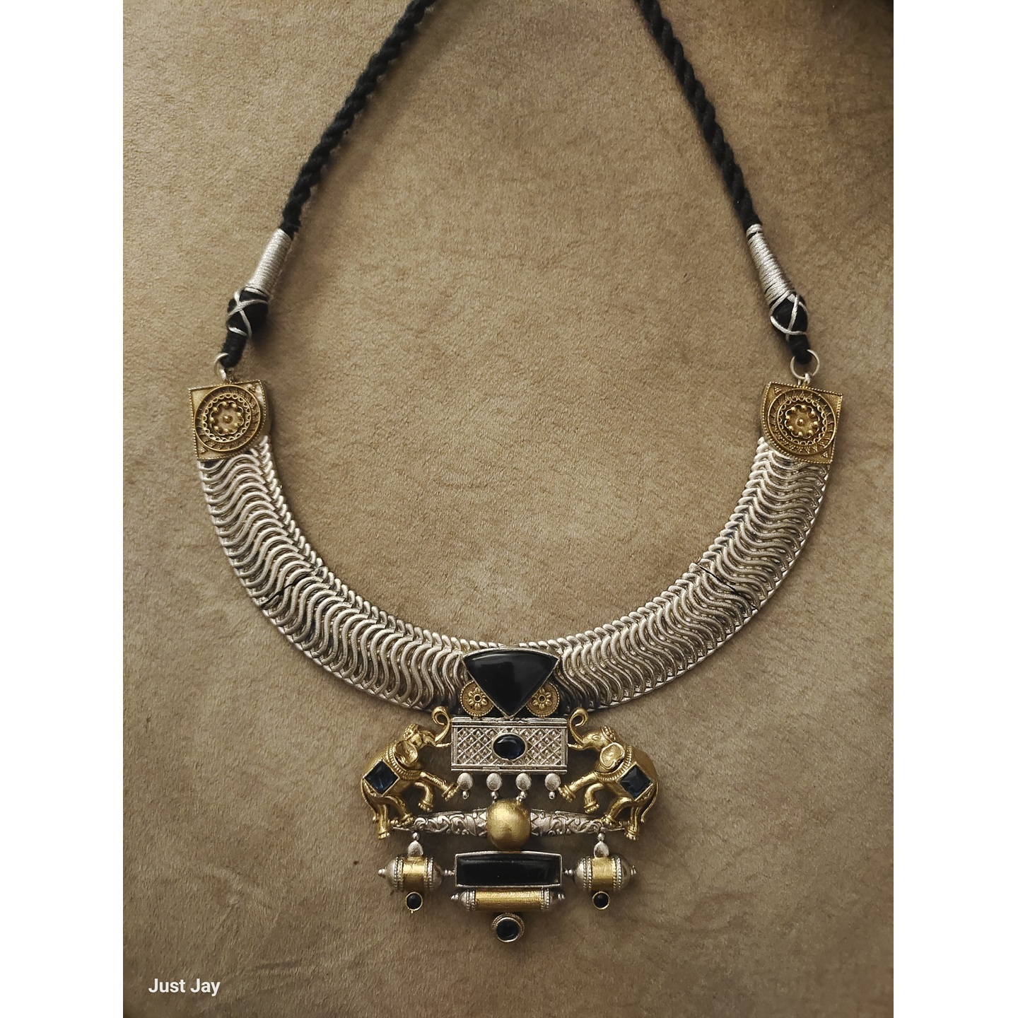 Elephant Motif Hasli