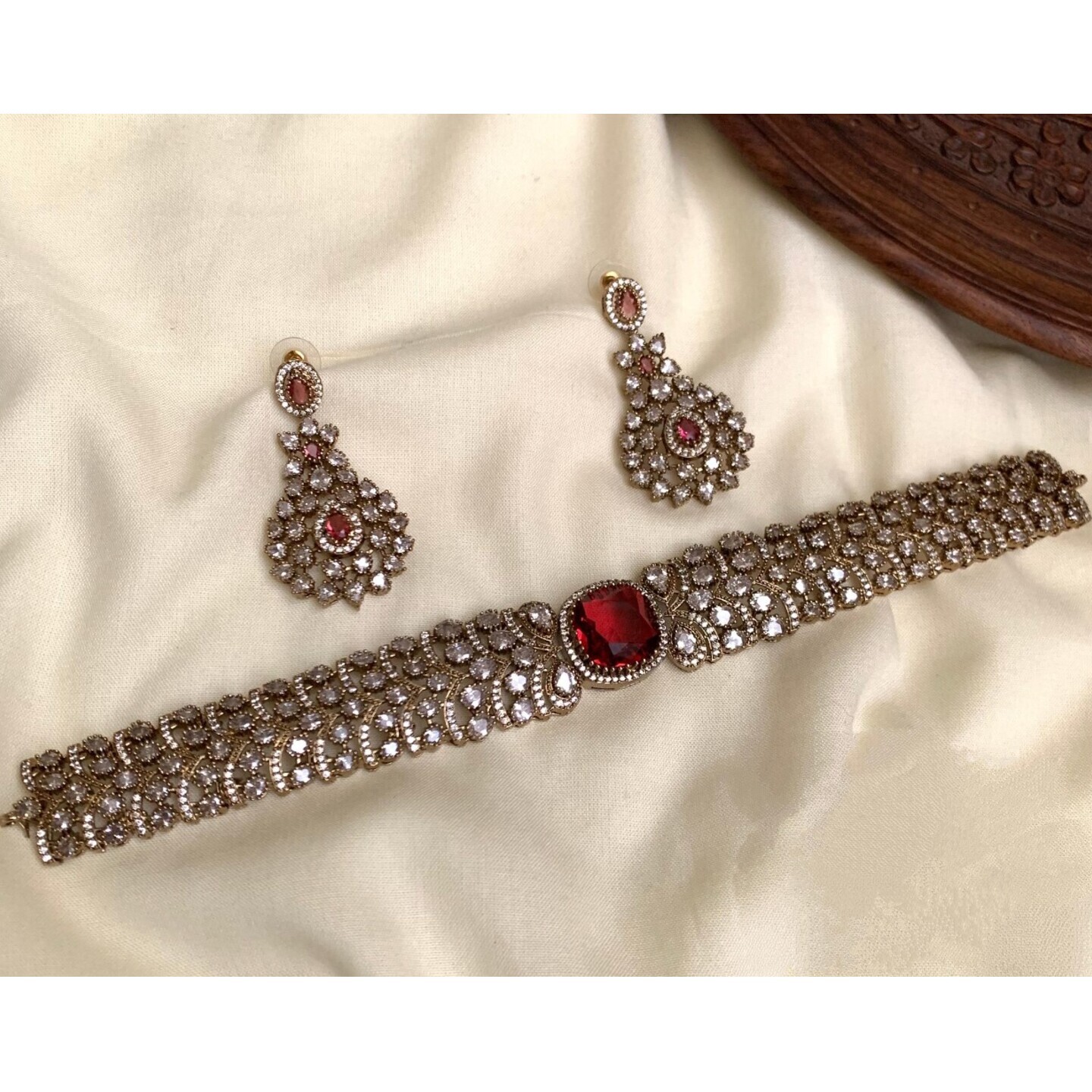 Victorian Finish Choker Set